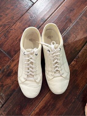 Men's Cream Low-Top Lace-Up Sneakers